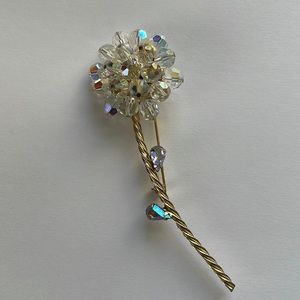 Alice Caviness vintage crystal brooch. Excellent condition.